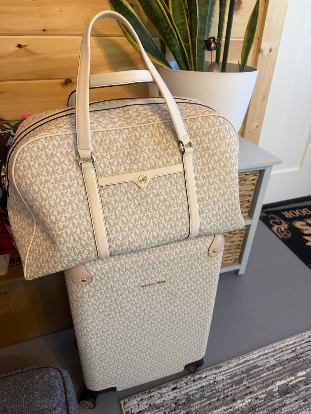 Michael Kors Cream Logo-Print Rolling Suitcase with Matching Carryall - Picture 2 of 16